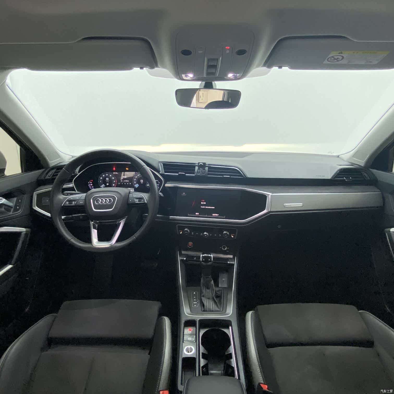 Audi Q3, 2022 10