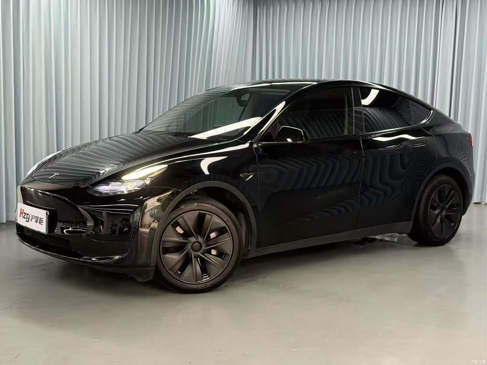 Tesla Model Y, 2023 1
