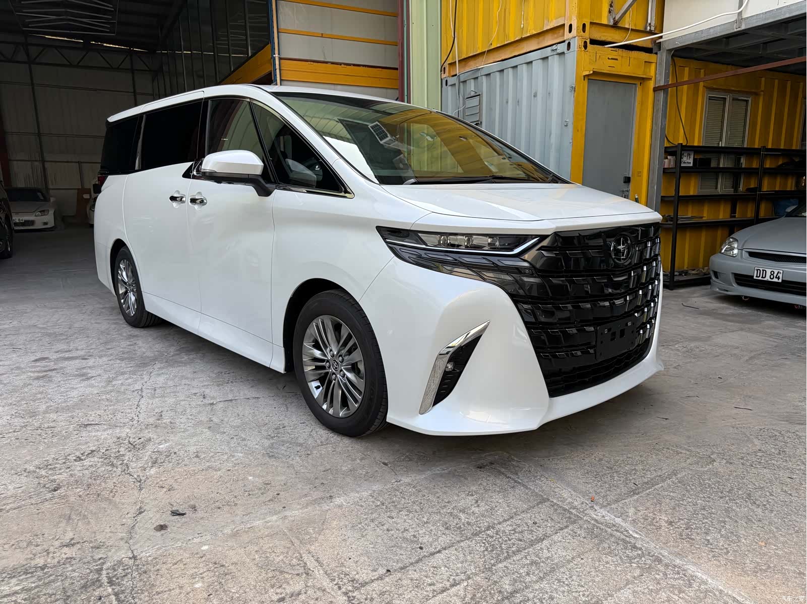 Toyota Alphard, 1900 3