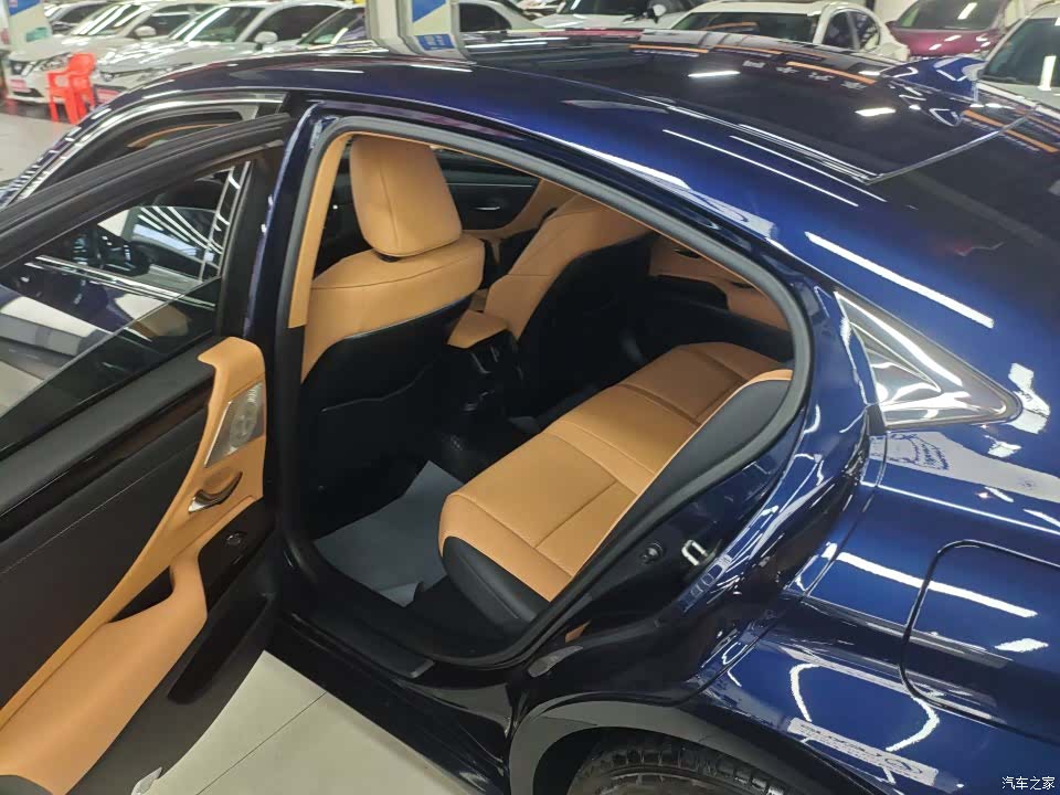 Lexus ES, 2024 4