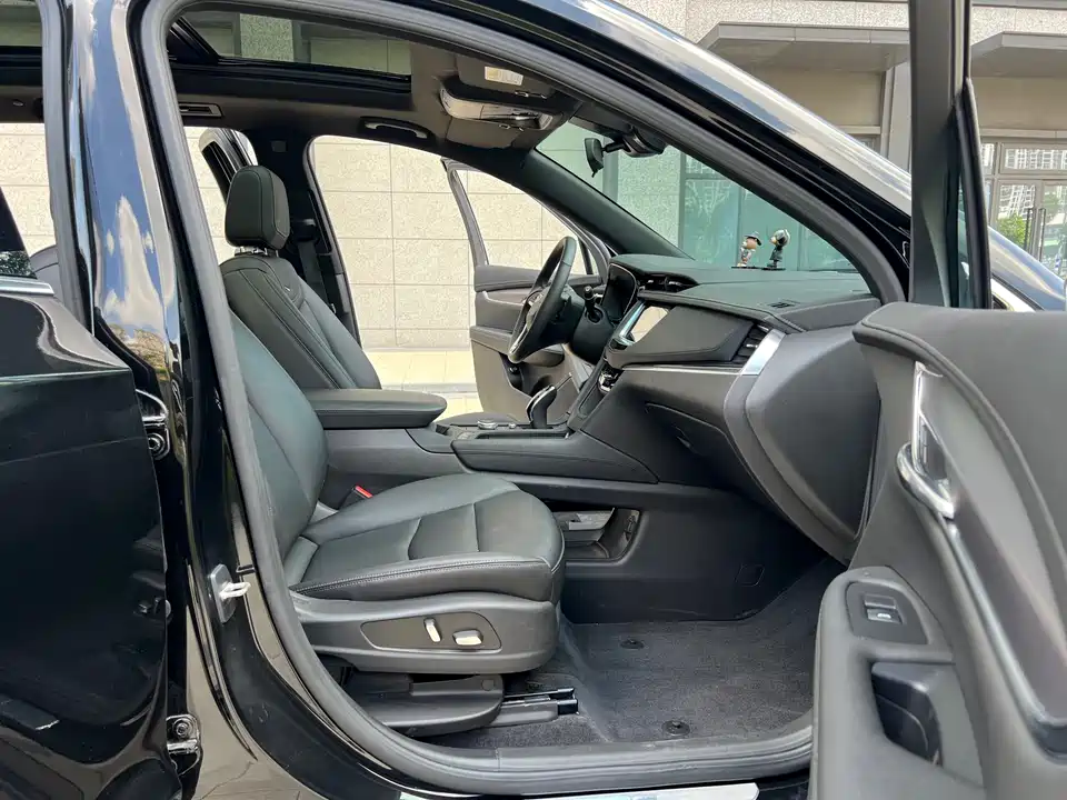 Cadillac XT6