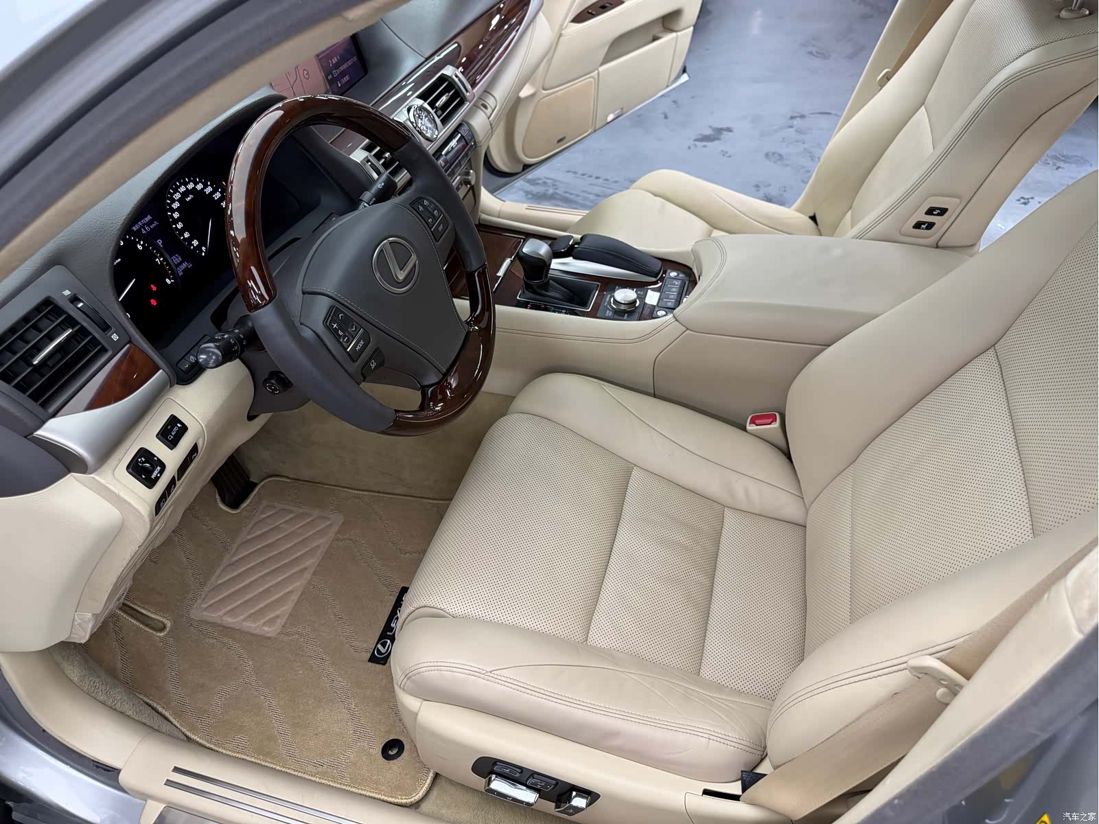 Lexus LS, 2013 26