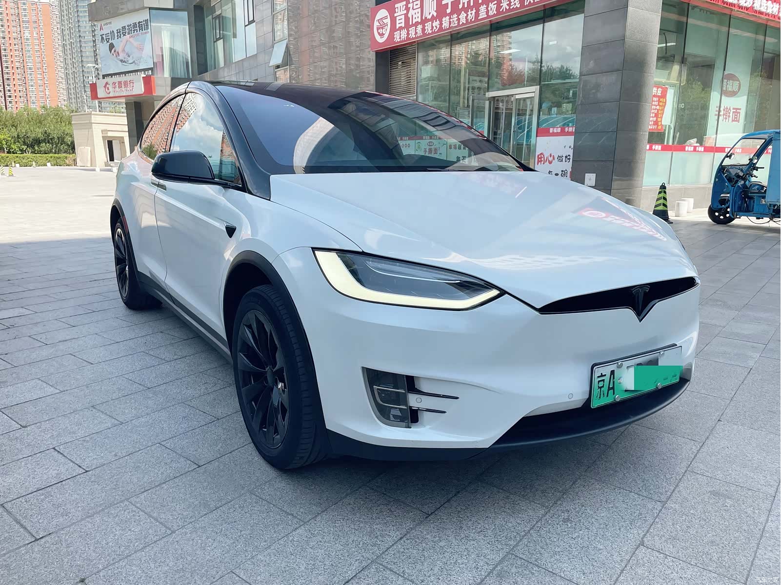 Tesla Model X, 2017 2