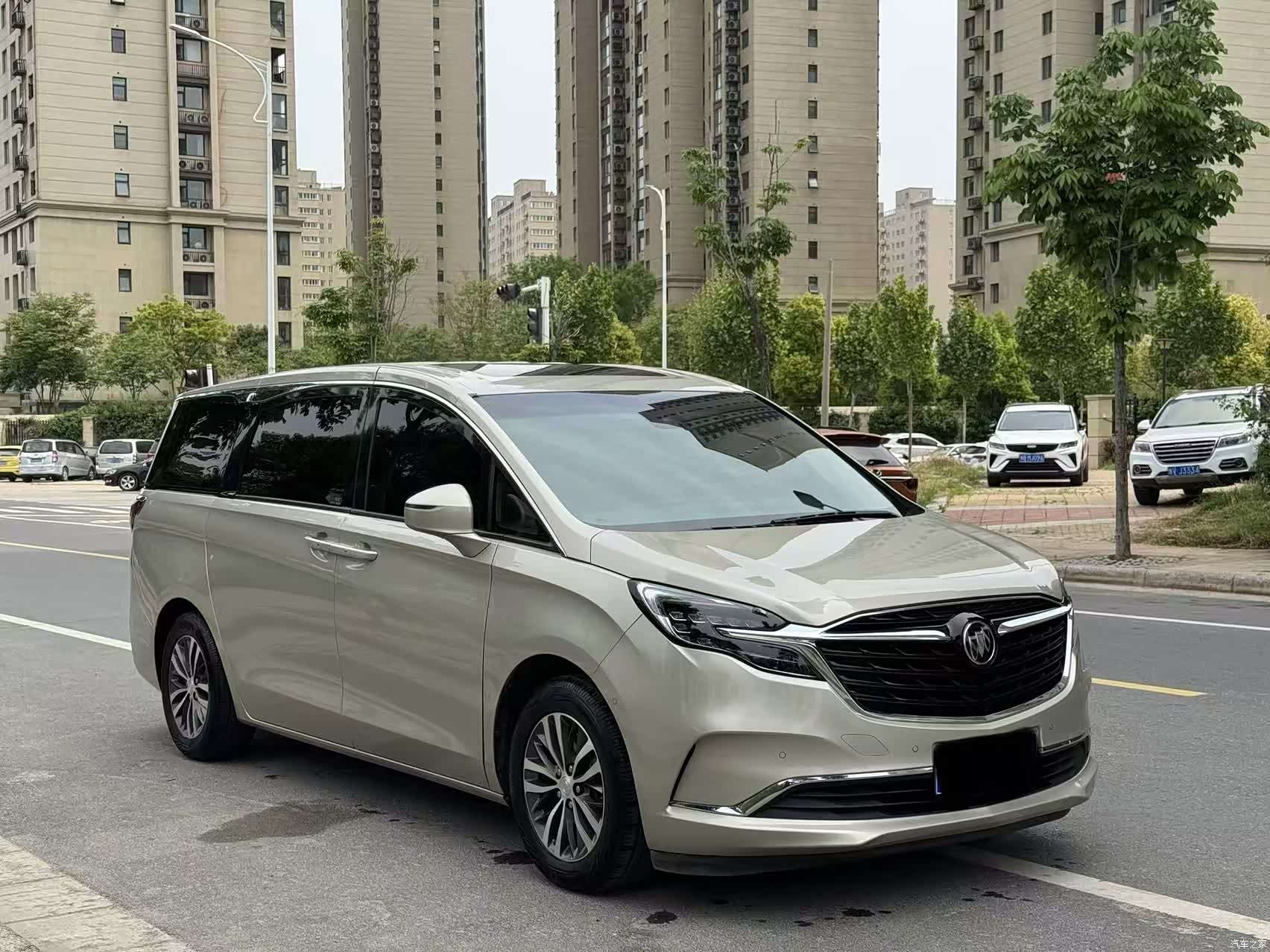 Buick GL8, 2021 3
