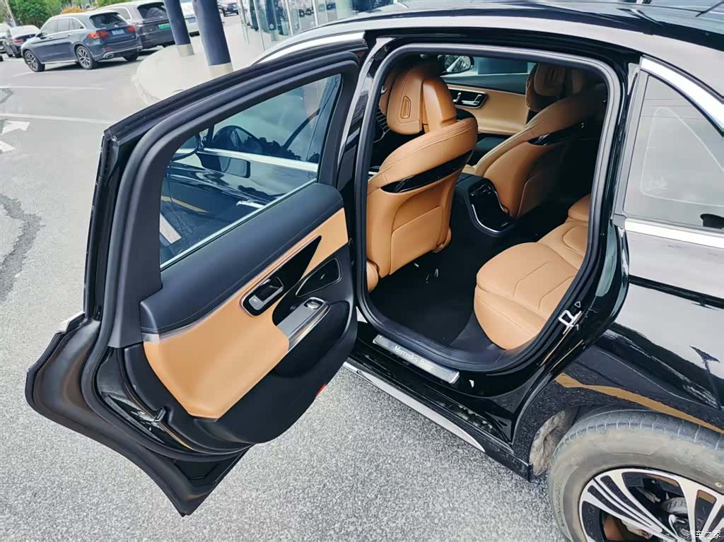 Mercedes-Benz E-Class, 2024 15