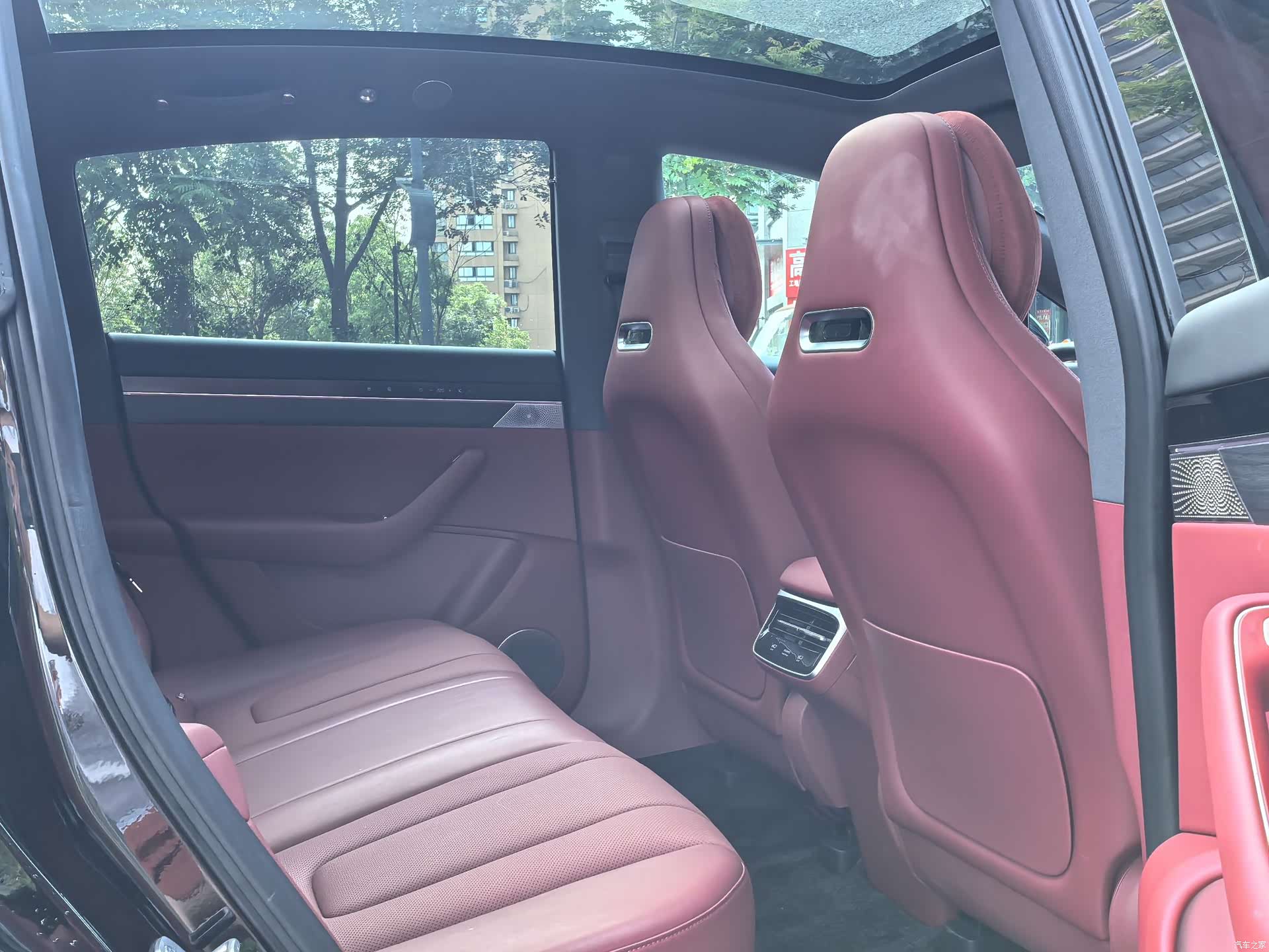 Luxeed R7, 2025 12