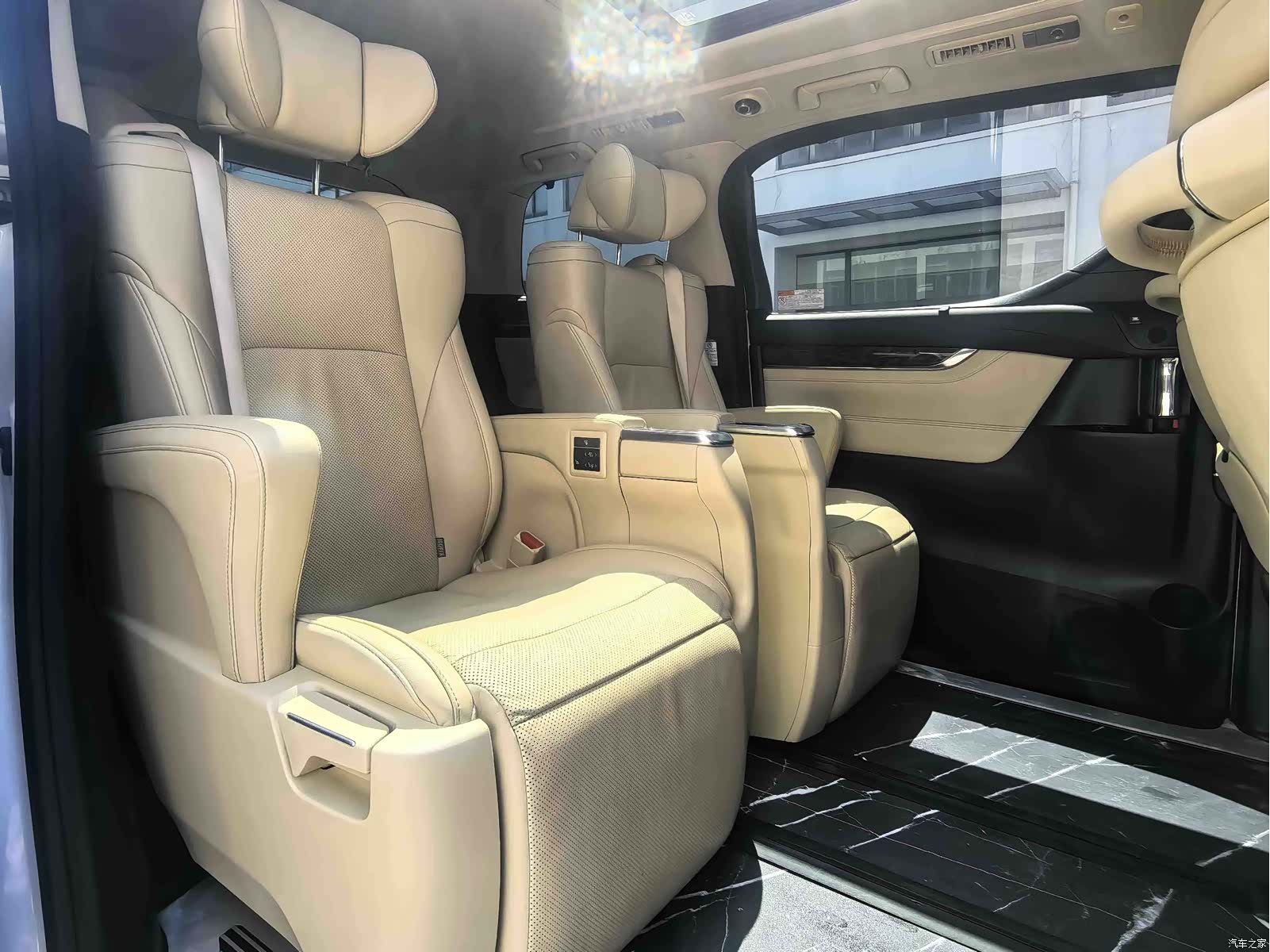 Toyota Alphard, 2019 16