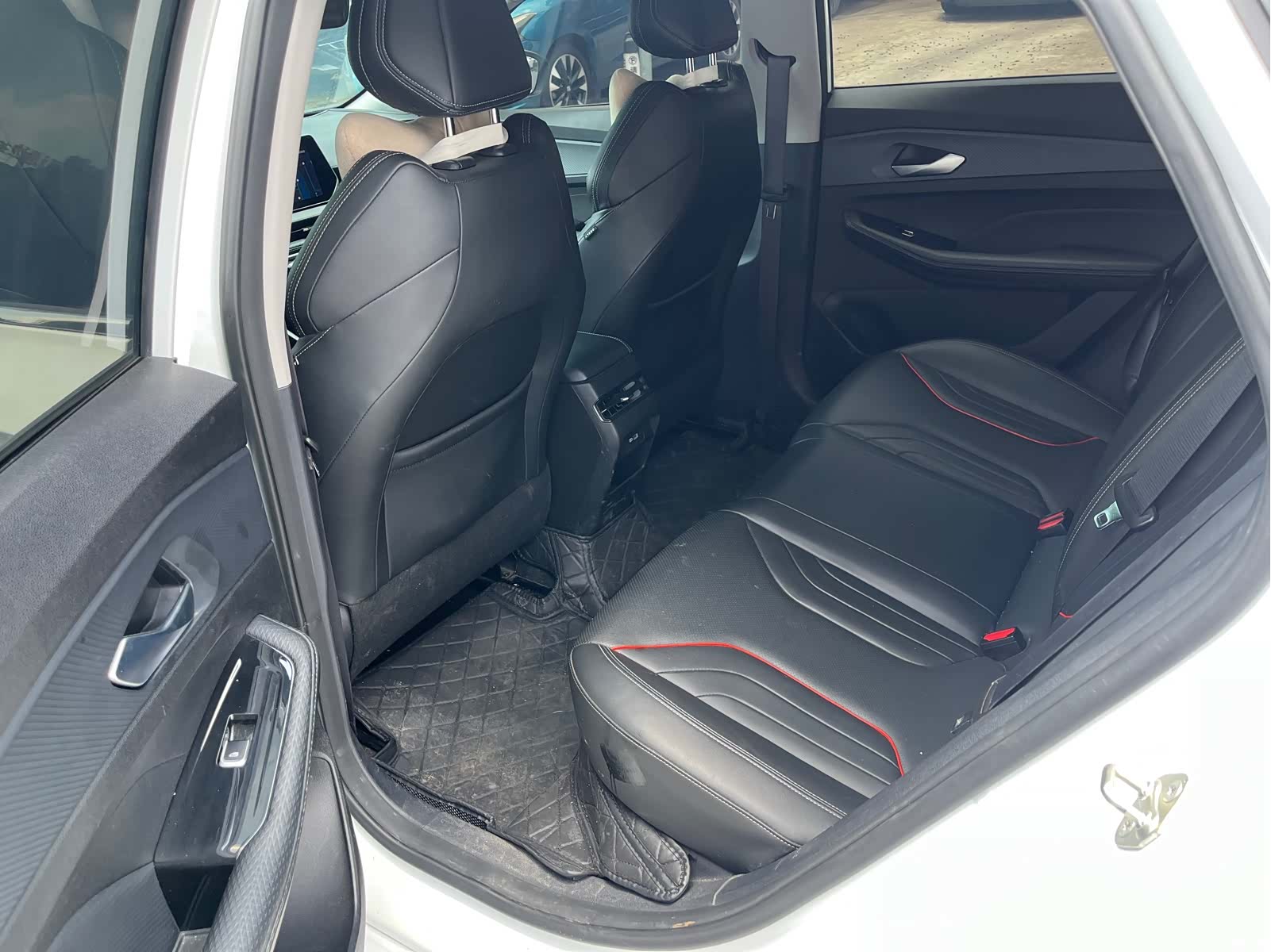 Geely Binray, 2022 26