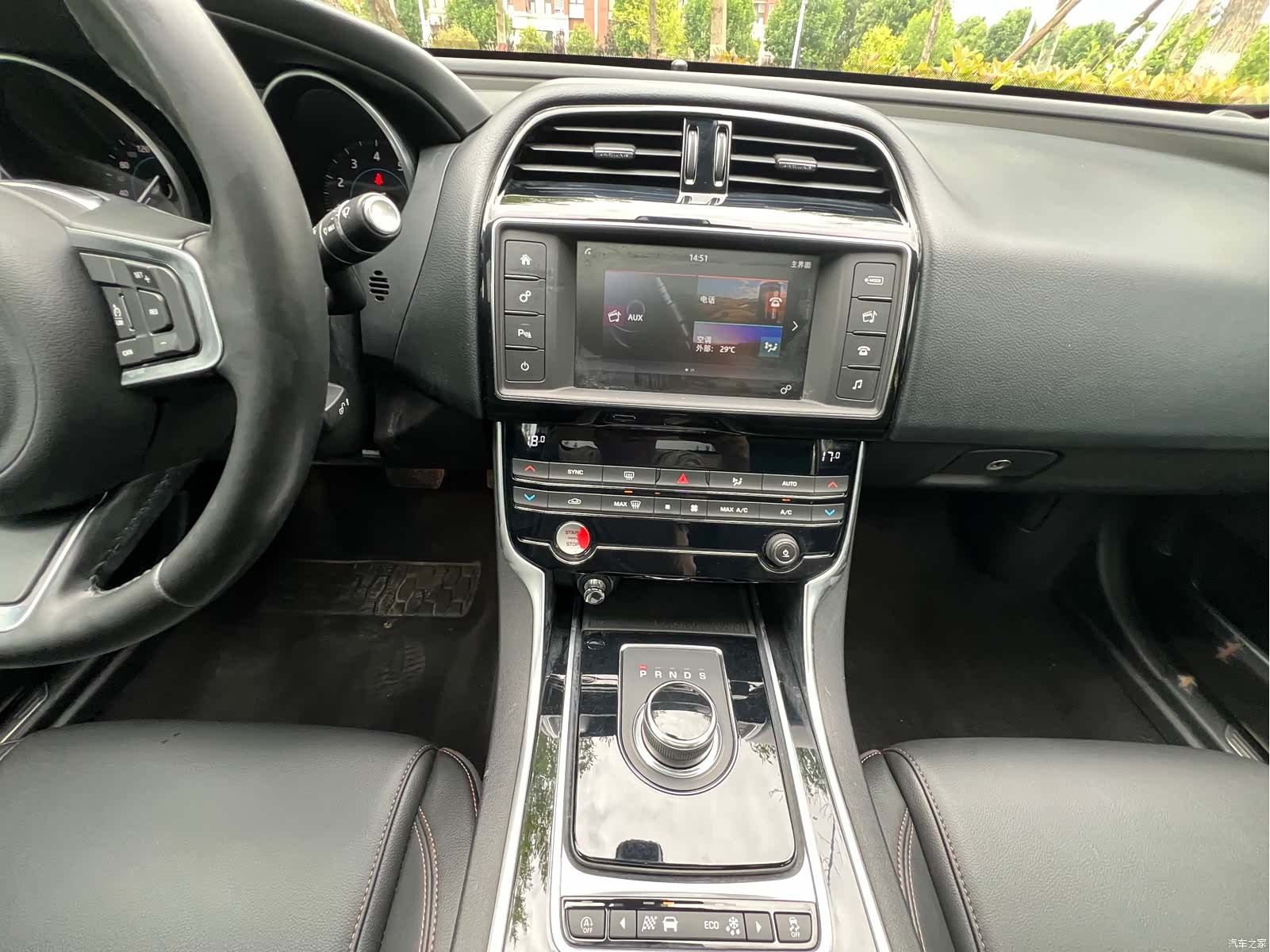 Land Rover XEL, 2018 13