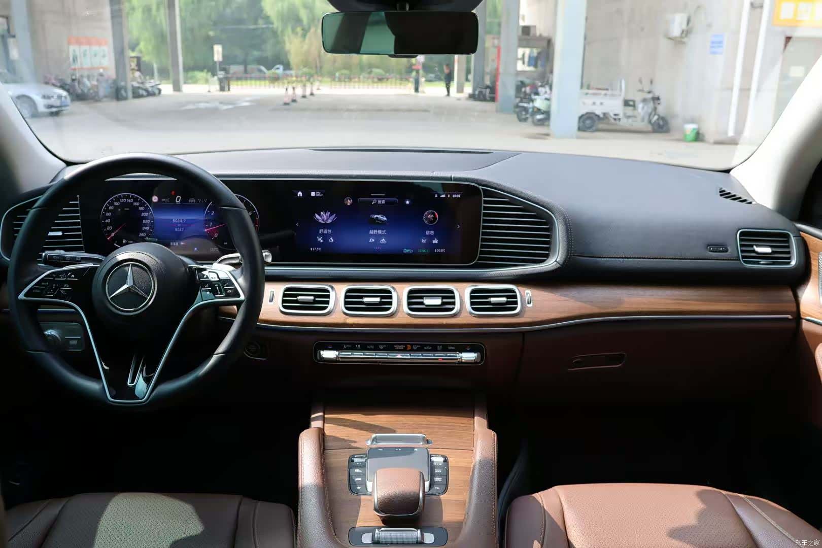 Mercedes-Benz GLE, 2025 10
