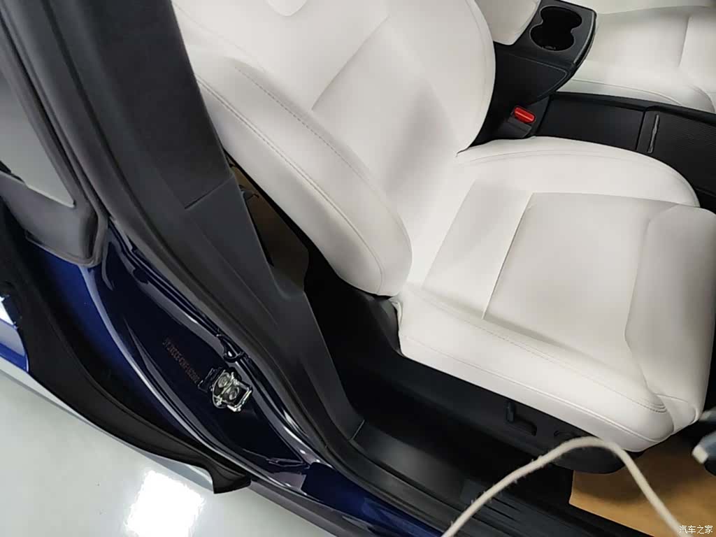 Tesla Model X, 2019 25