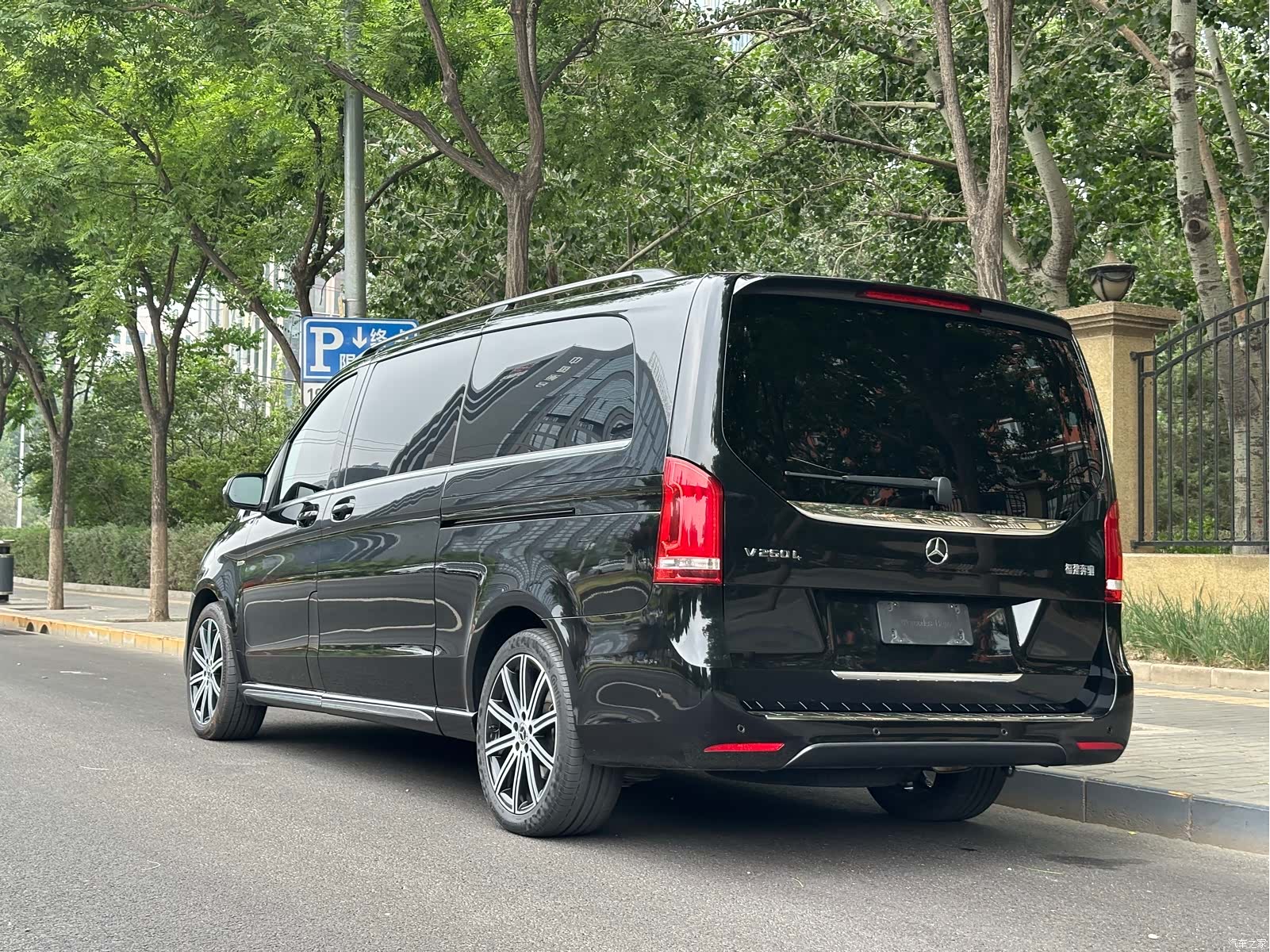 Mercedes-Benz V-Class, 2022 18