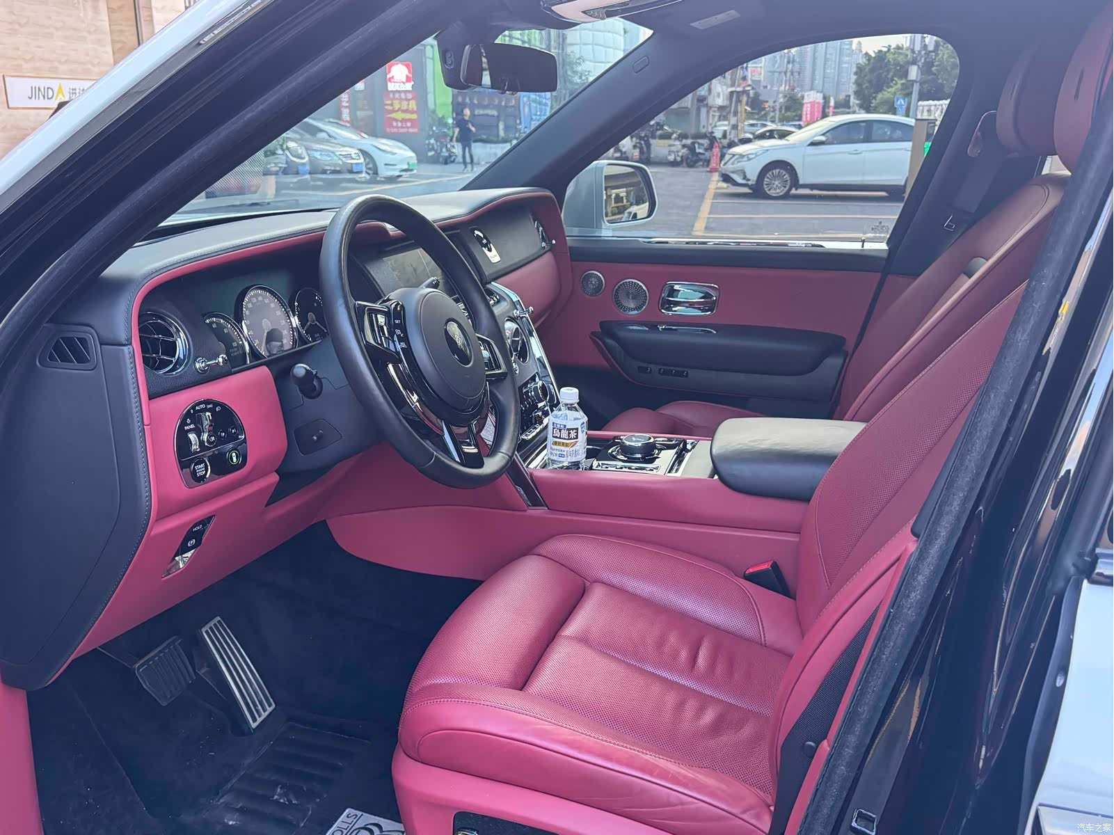 Rolls-Royce Cullinan, 2020 все фото