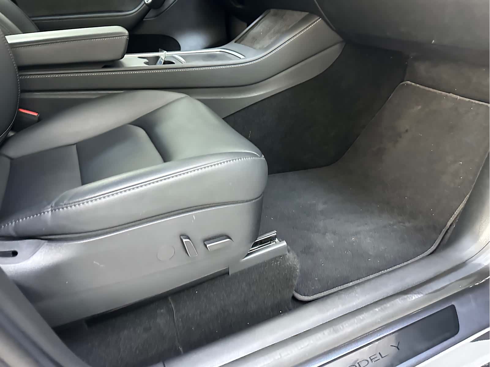 Tesla Model Y, 2023 26