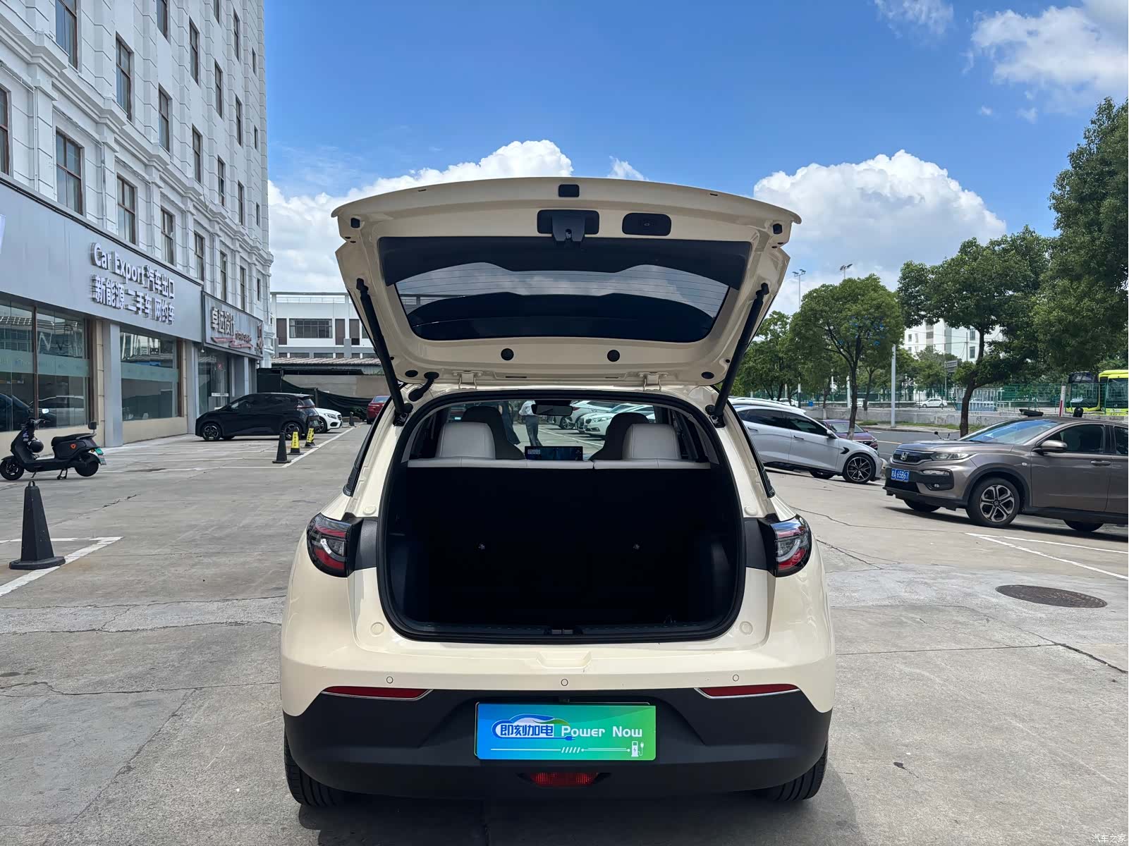 Geely Xingyuan, 2024 8
