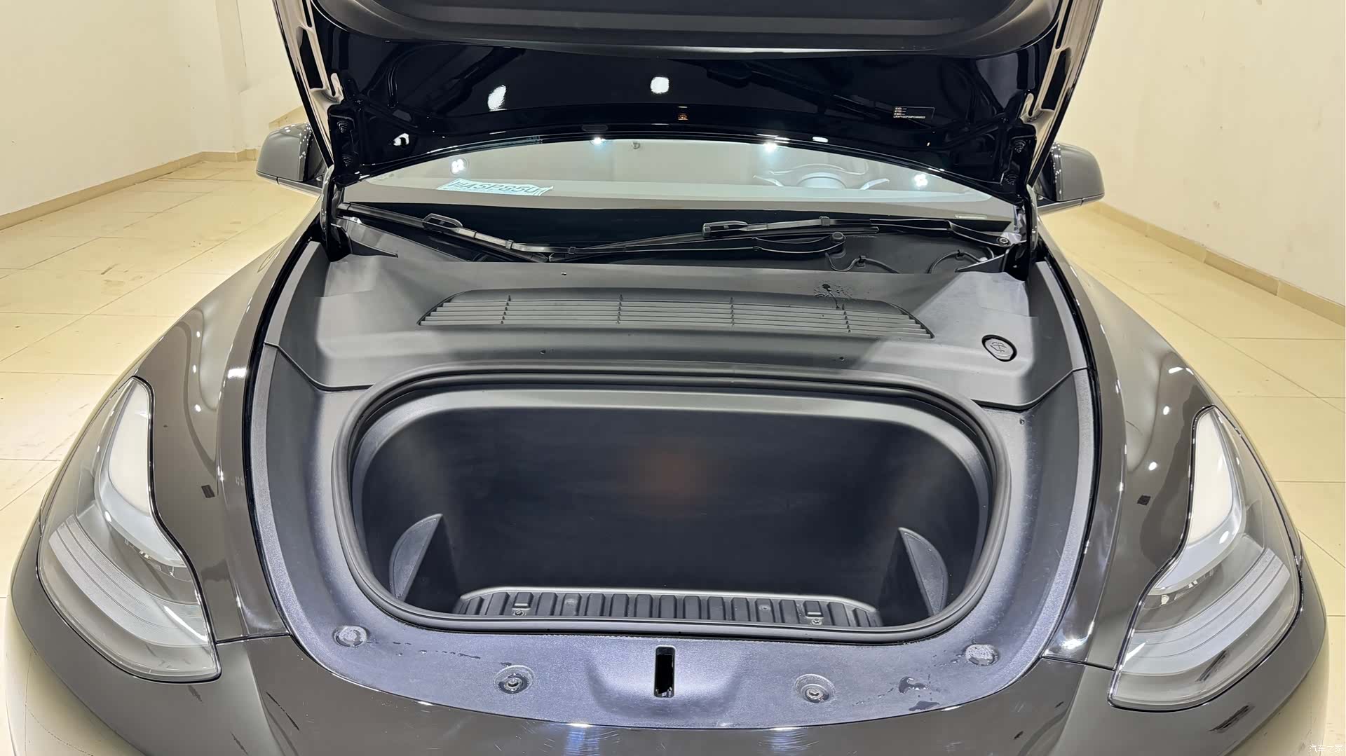 Tesla Model Y, 2023 14