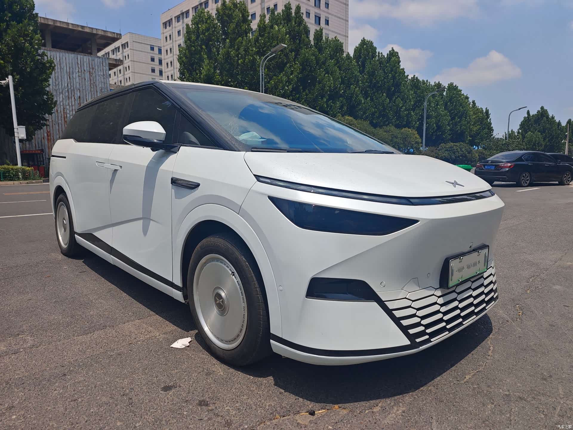 Xpeng X9, 2024 3