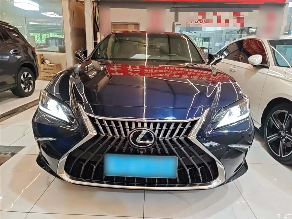 Lexus ES, 2021 3