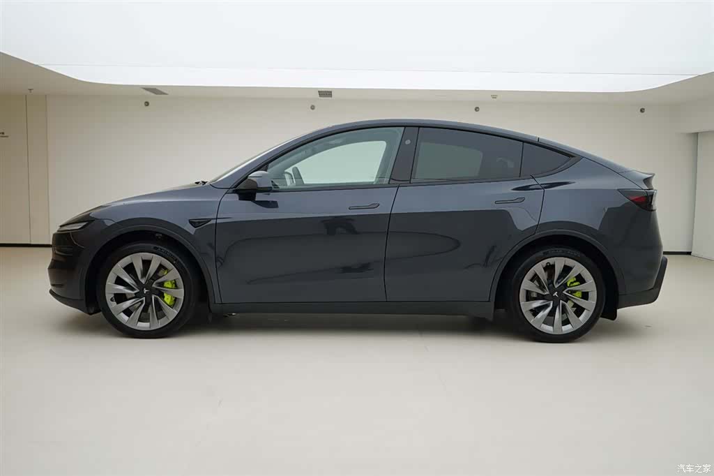 Tesla Model Y, 2025 3