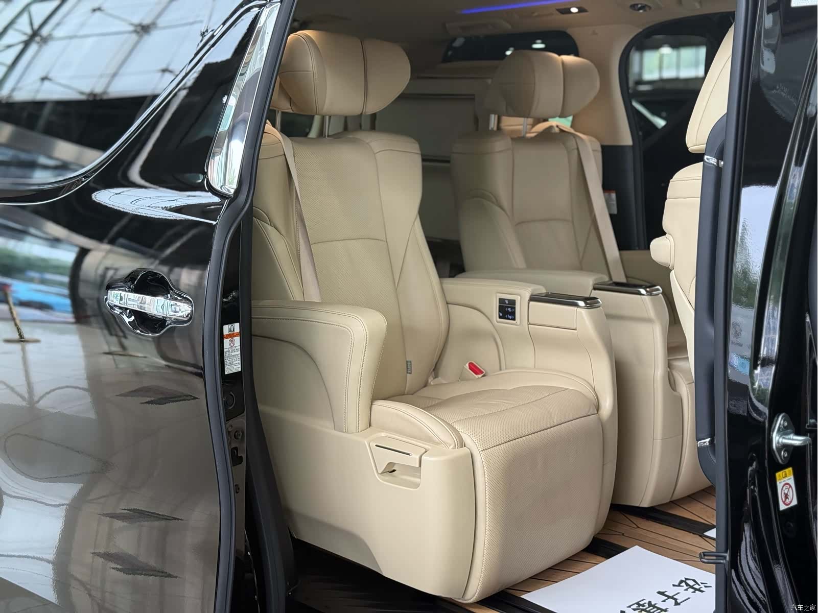 Toyota Alphard, 2019 19