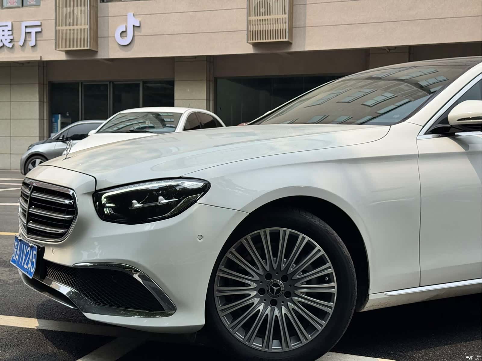 Mercedes-Benz E-Class, 2023 4