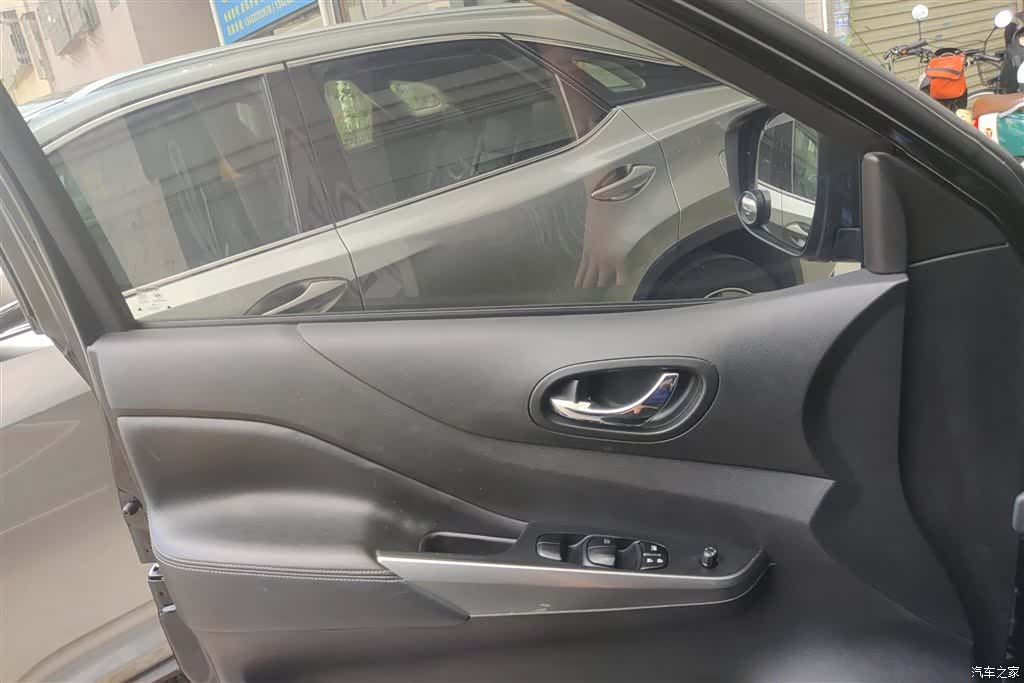 Nissan Terra, 2018 7