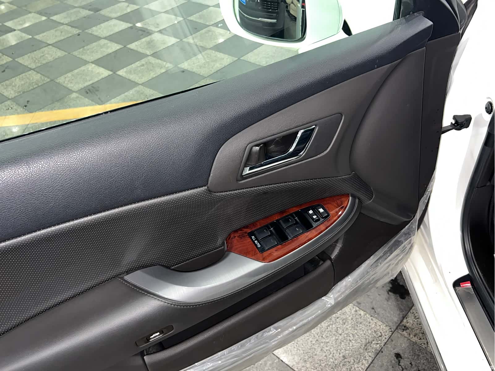Toyota Crown, 2014 15