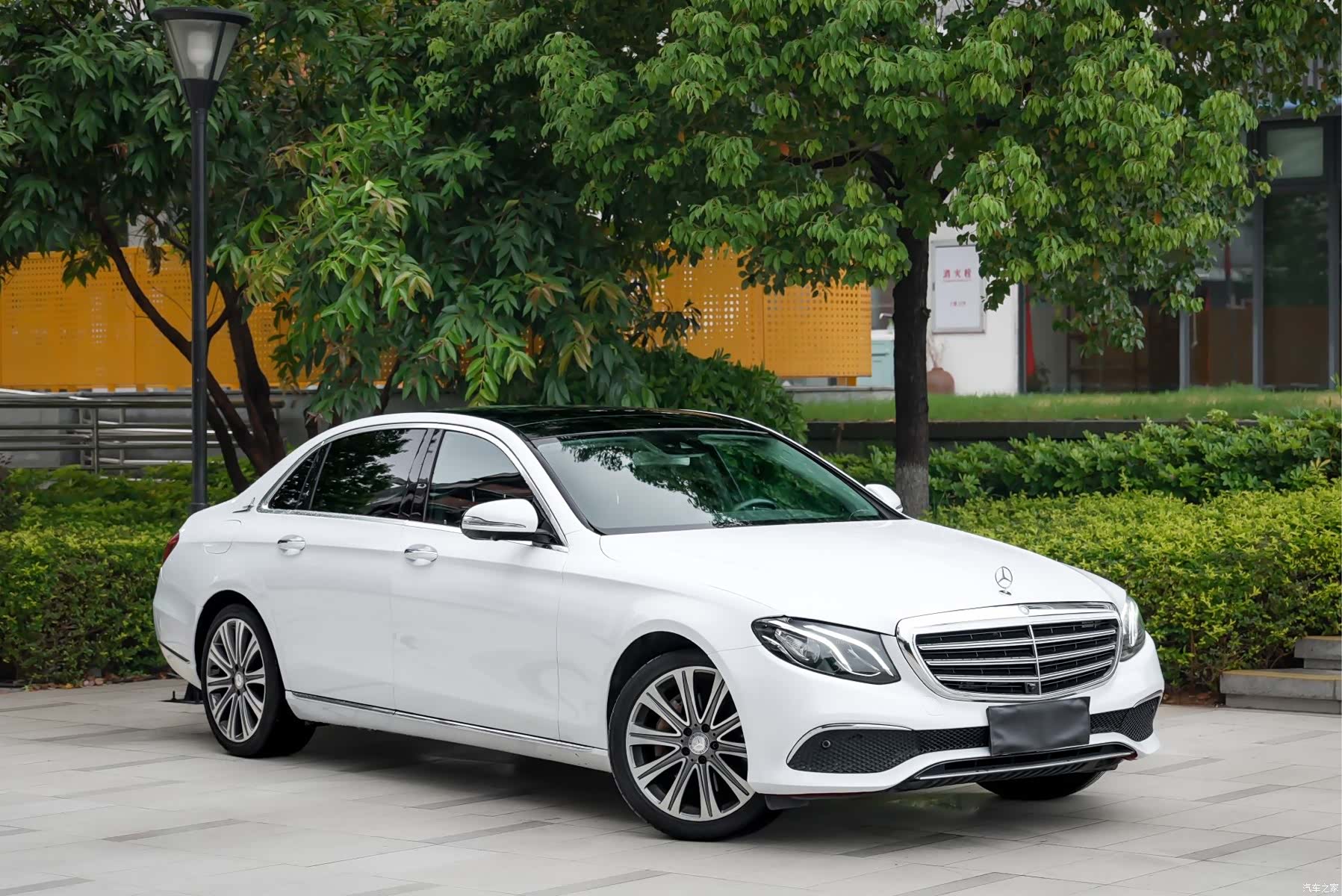Mercedes-Benz E-Class, 2017 1