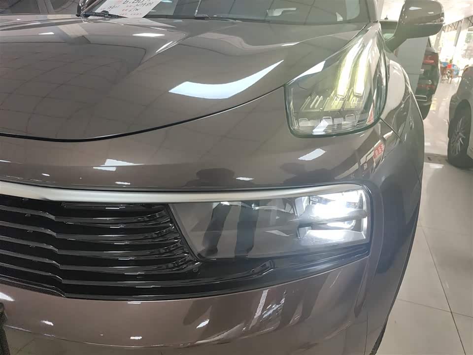 Lynk & Co 01