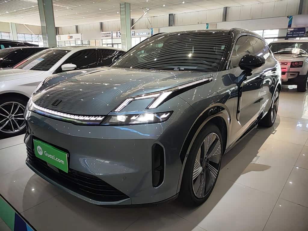 Lynk & Co 08 EM-P