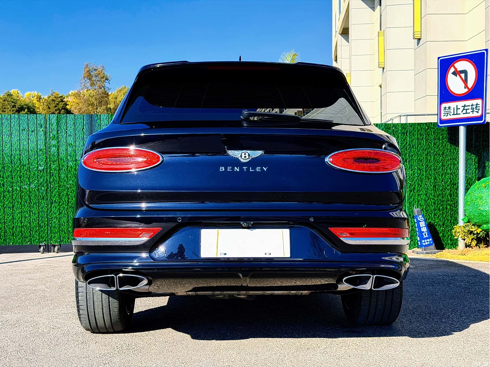 Bentley Bentayga, 2021 10