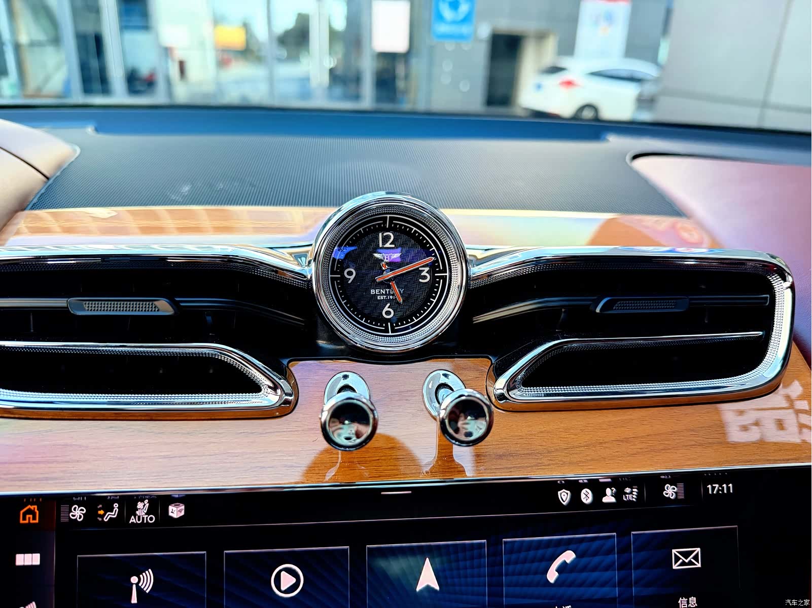 Bentley Bentayga, 2021 46