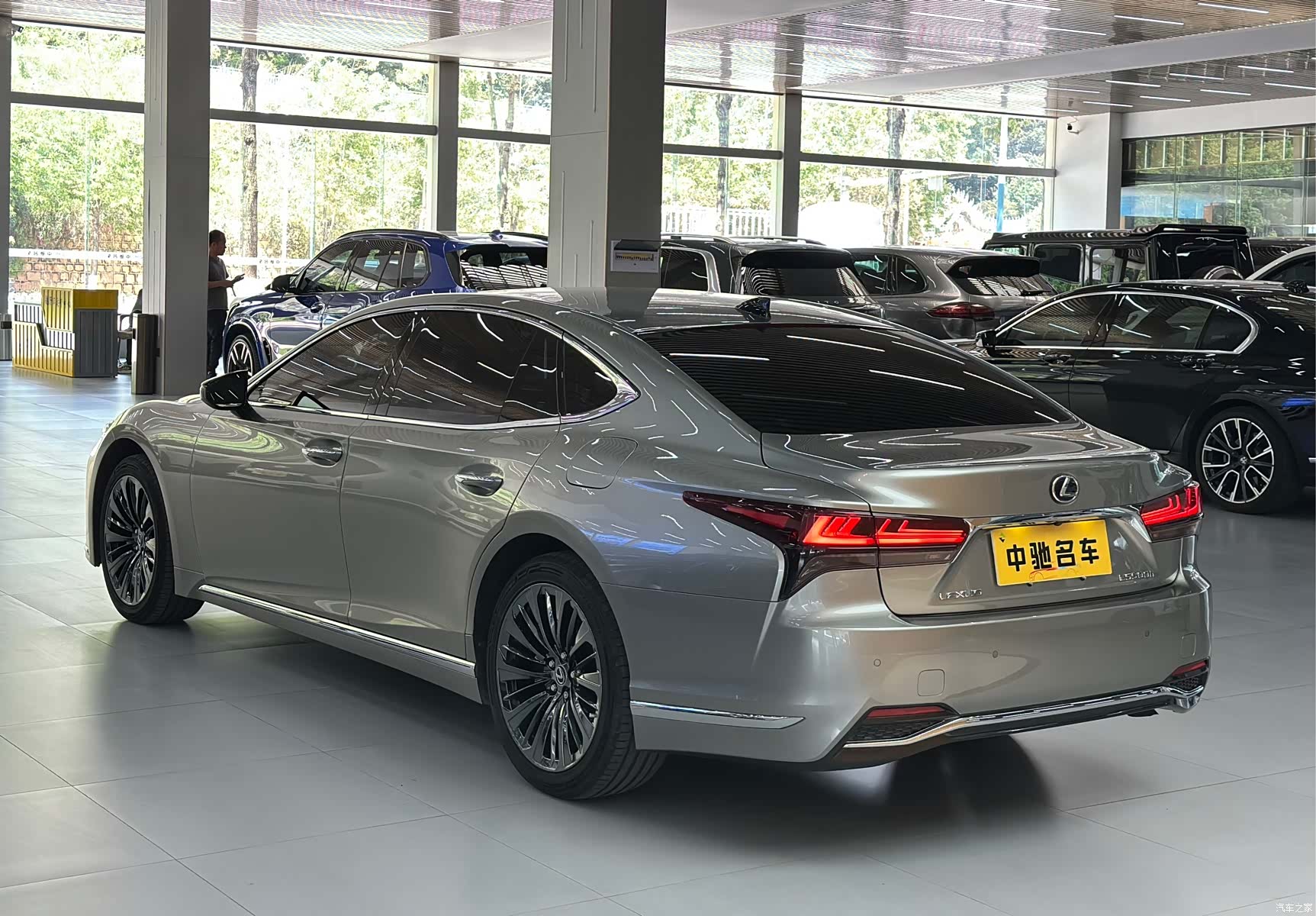 Lexus LS, 2022 6
