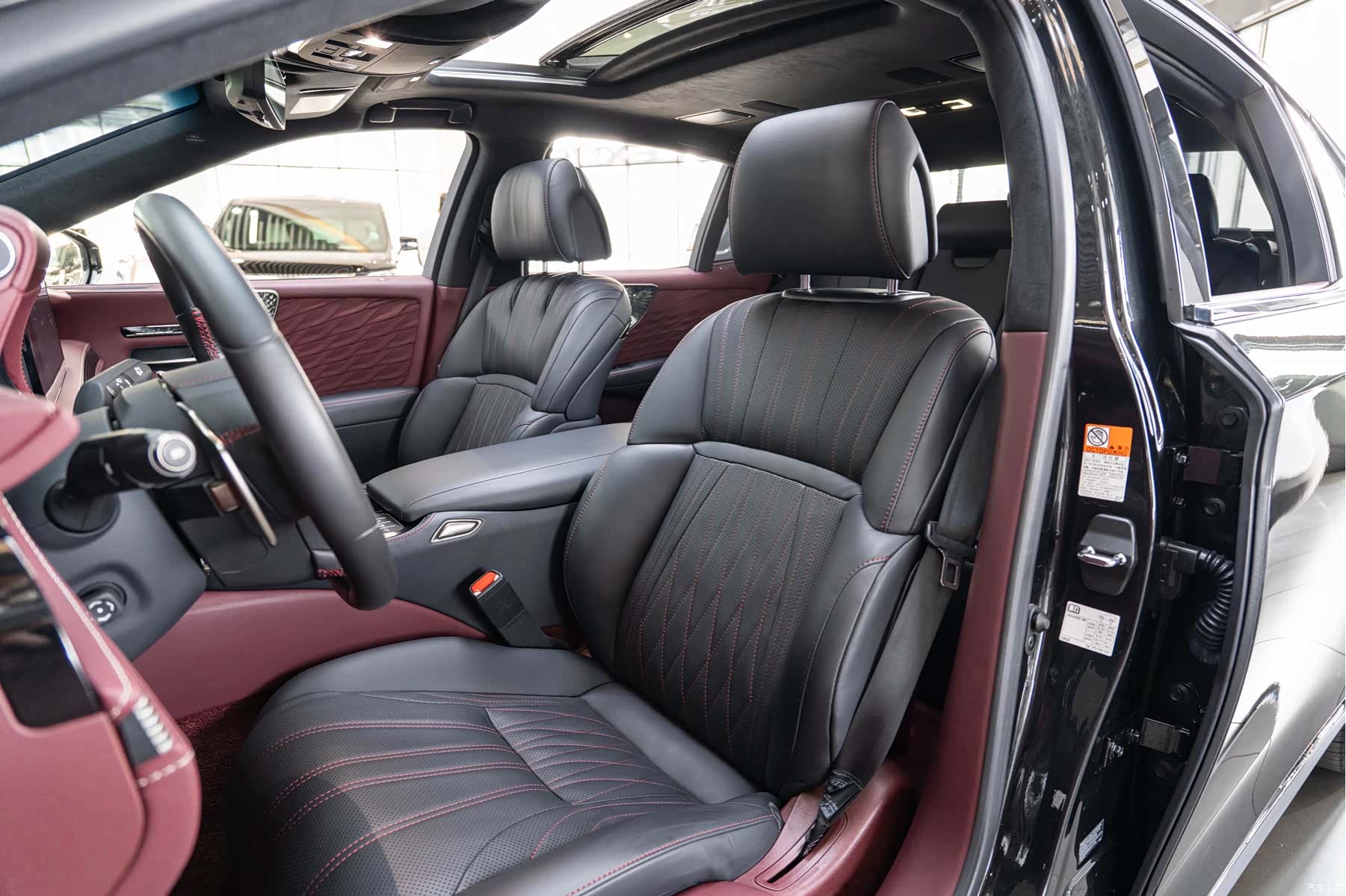 Lexus LS, 2023 11