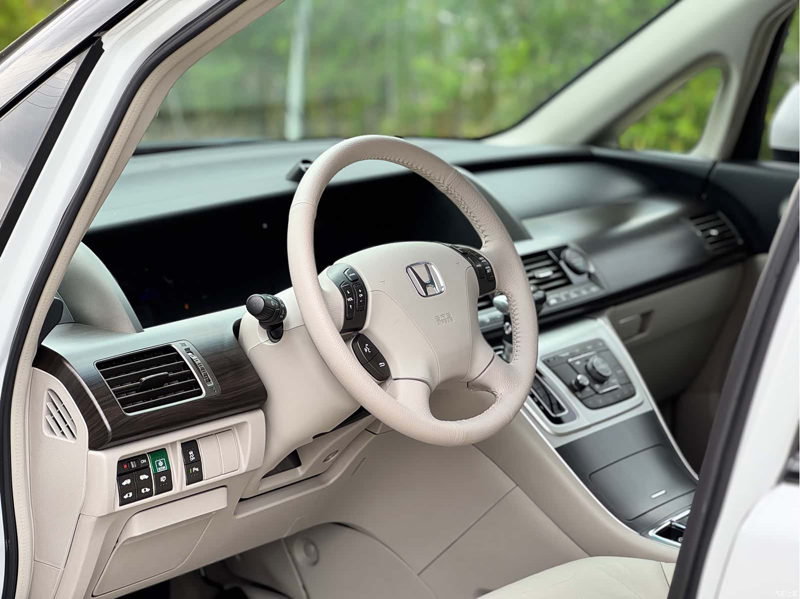 Honda Elysion, 2015 10