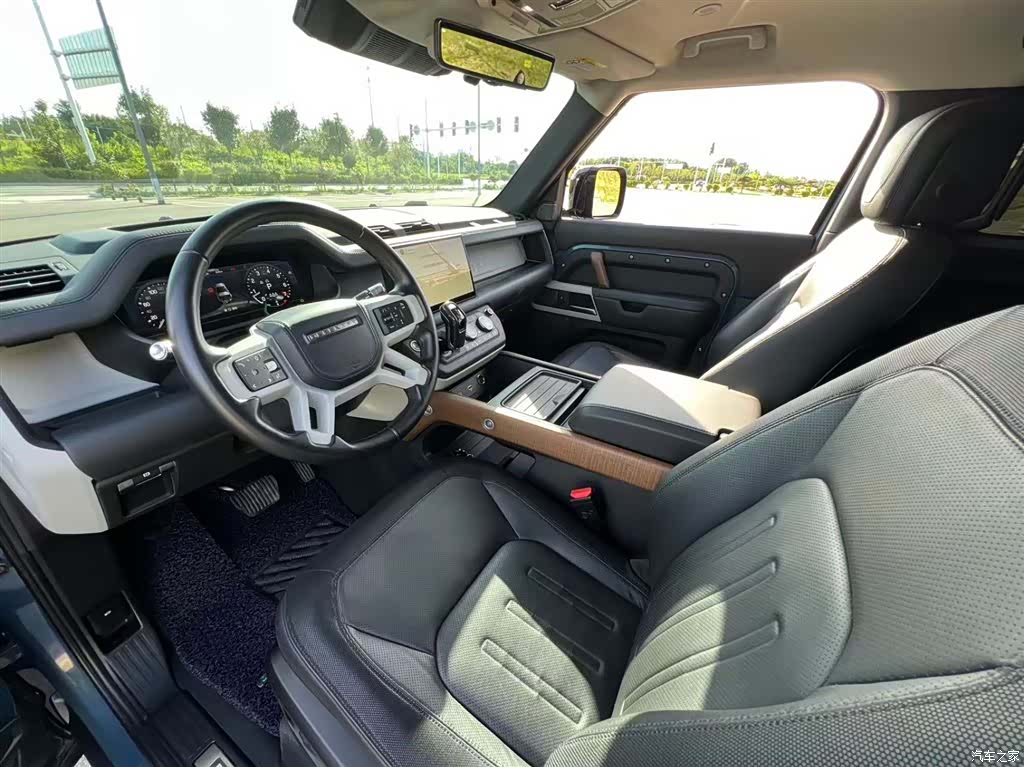 Land Rover Defender, 2022 3