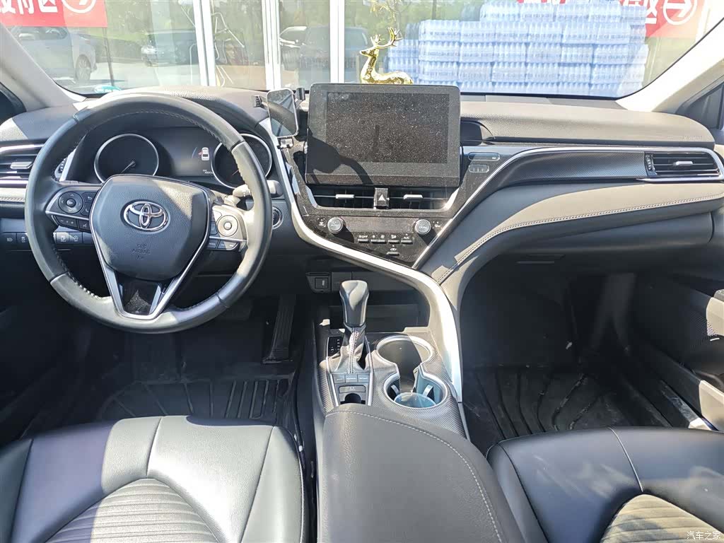 Toyota Camry, 2022 все фото
