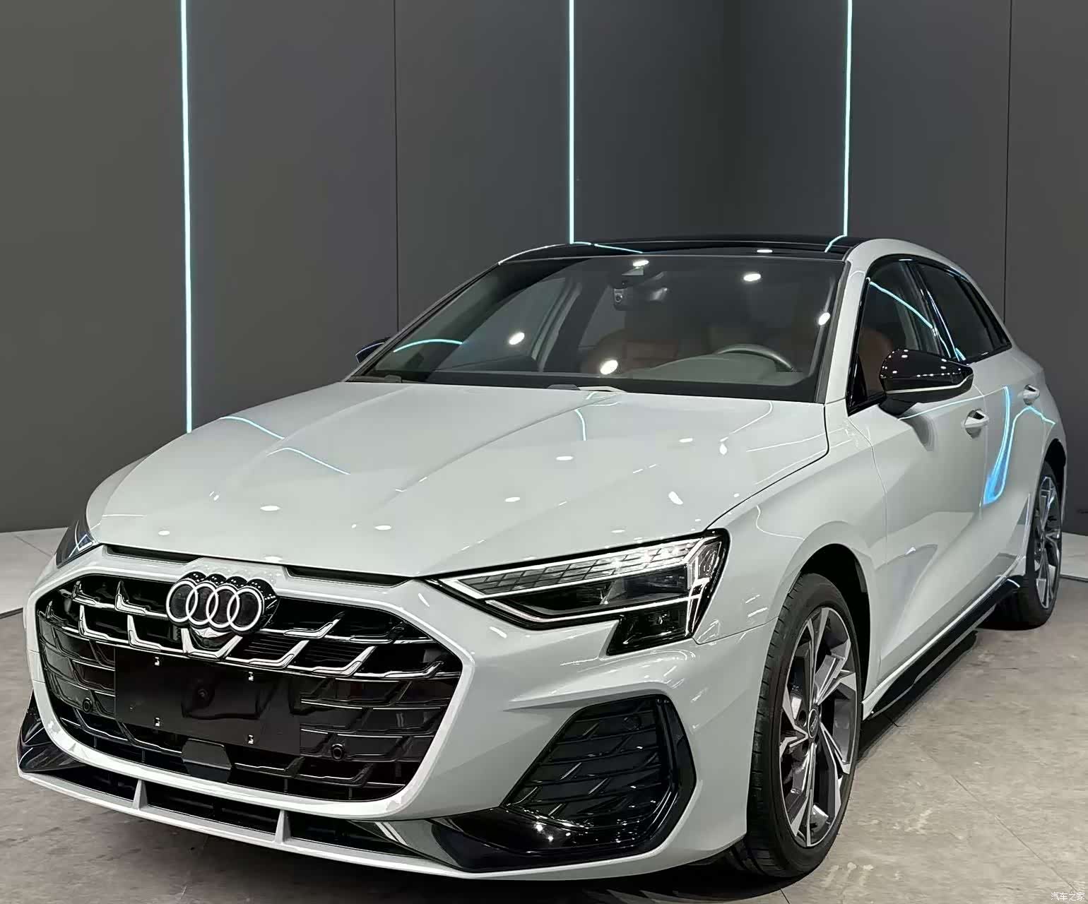 Audi Flying Spur, 2025 1