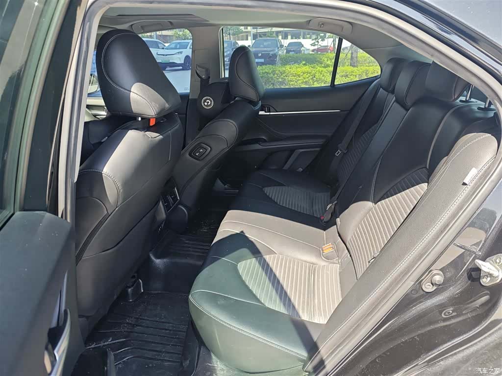 Toyota Camry, 2022 6