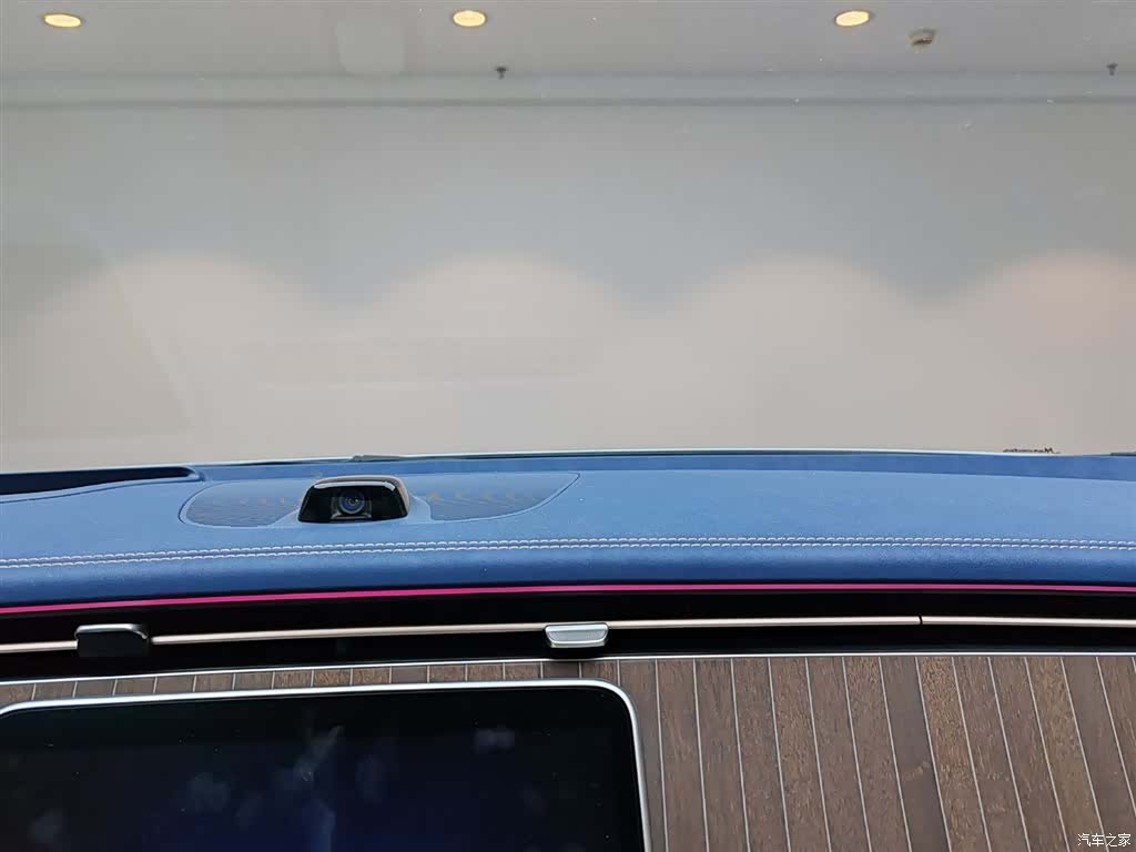 Mercedes-Benz EQE, 2025 8