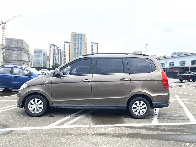 Wuling Hongguang, 2015 3