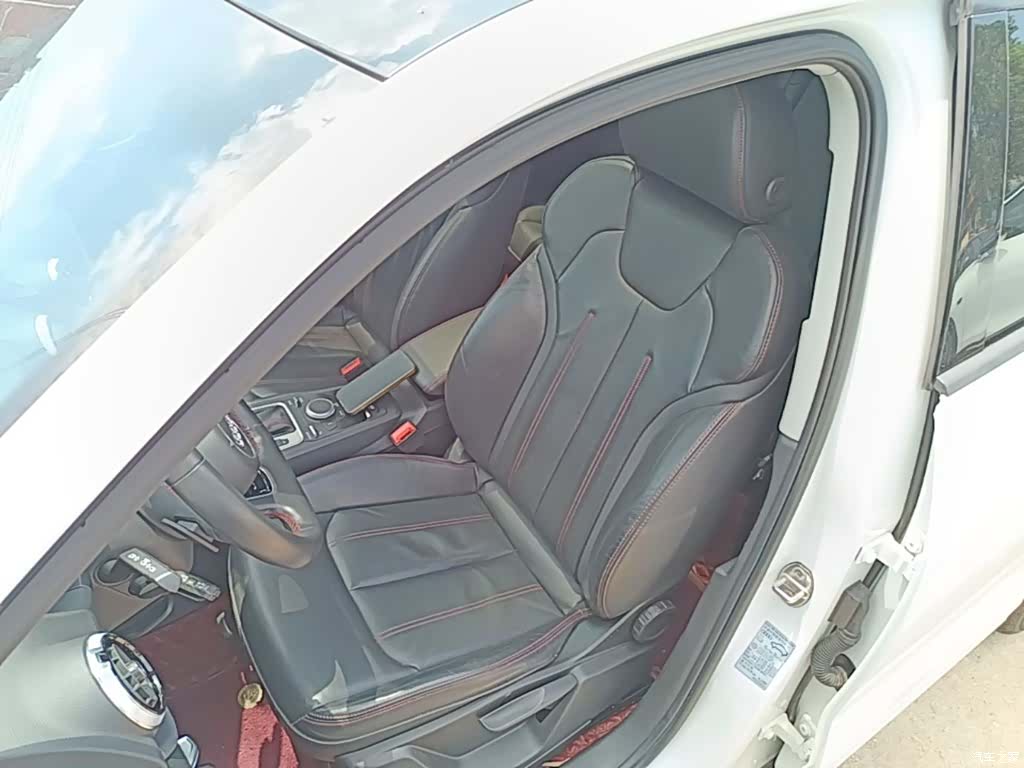 Audi Q2L, 2023 15