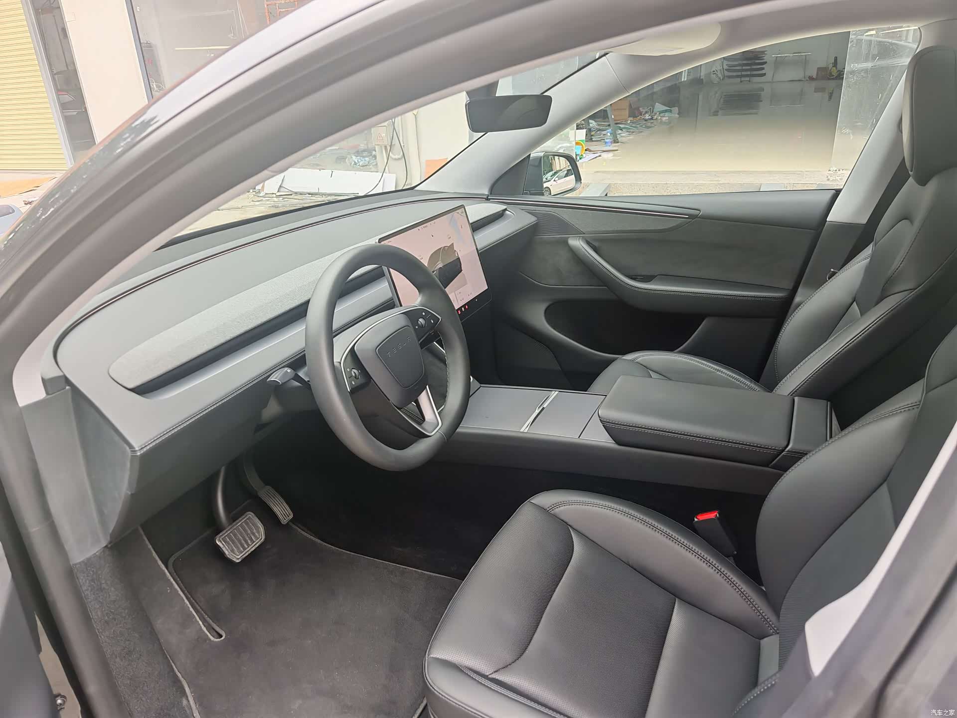 Tesla Model Y, 2025 8