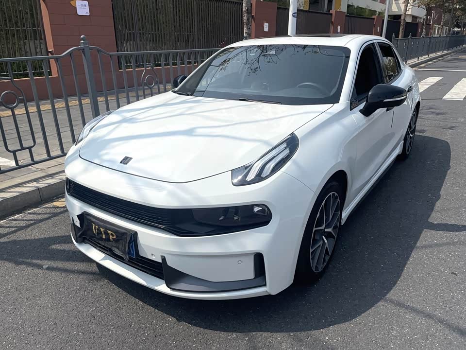 Lynk & Co 03