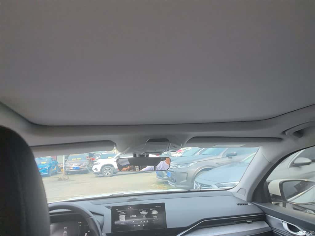 Geely Preface, 2022 18