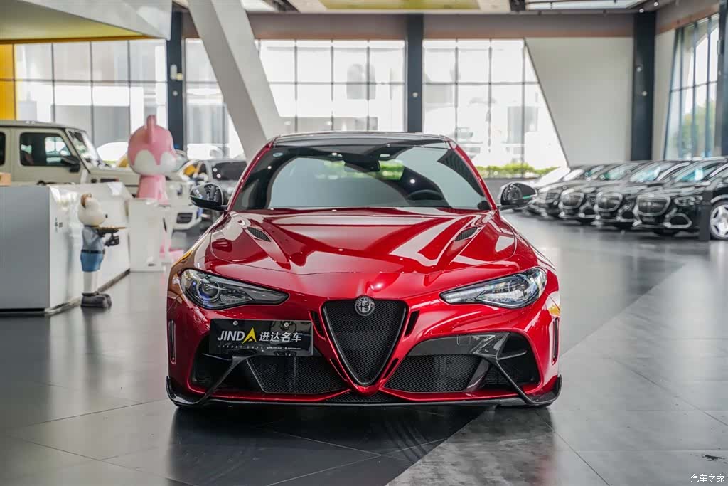 Alfa Romeo Giulia, 2022 6