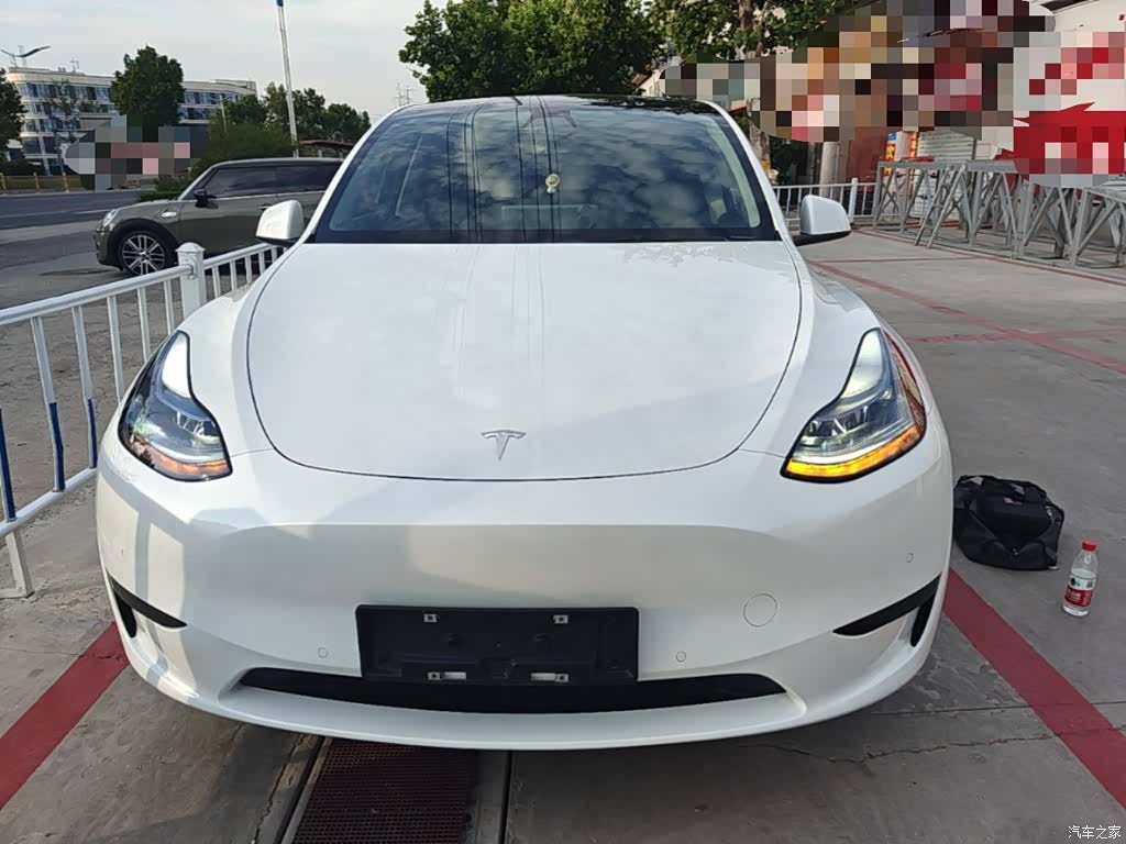 Tesla Model Y, 2023 3