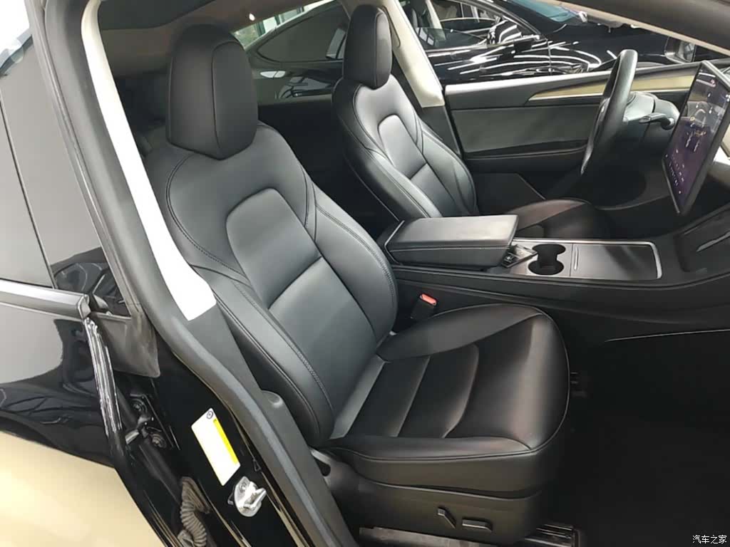 Tesla Model Y, 2023 25
