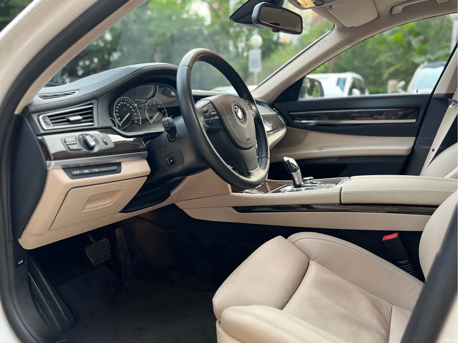 BMW 7 Series, 2013 4