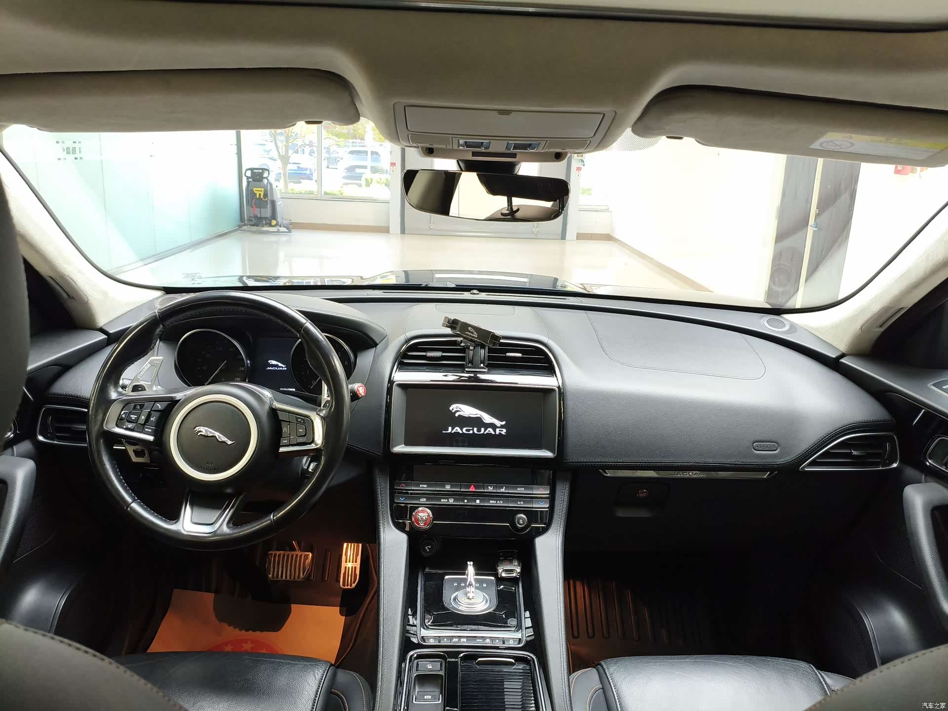 Jaguar F-PACE, 2019 9